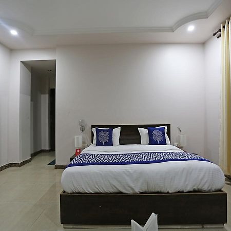 Oyo 4635 Sheetal Hotel Haldwāni Exterior foto