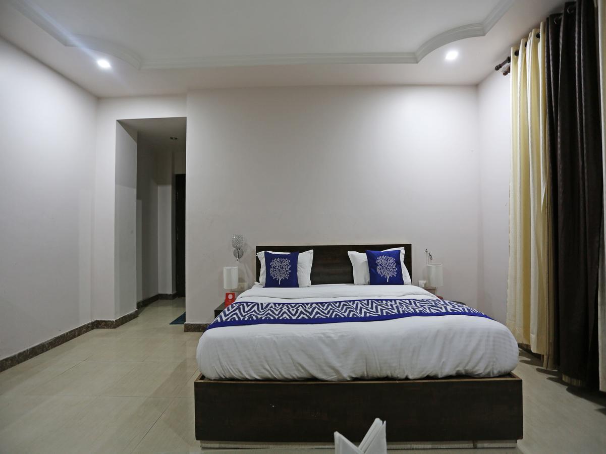 Oyo 4635 Sheetal Hotel Haldwāni Exterior foto