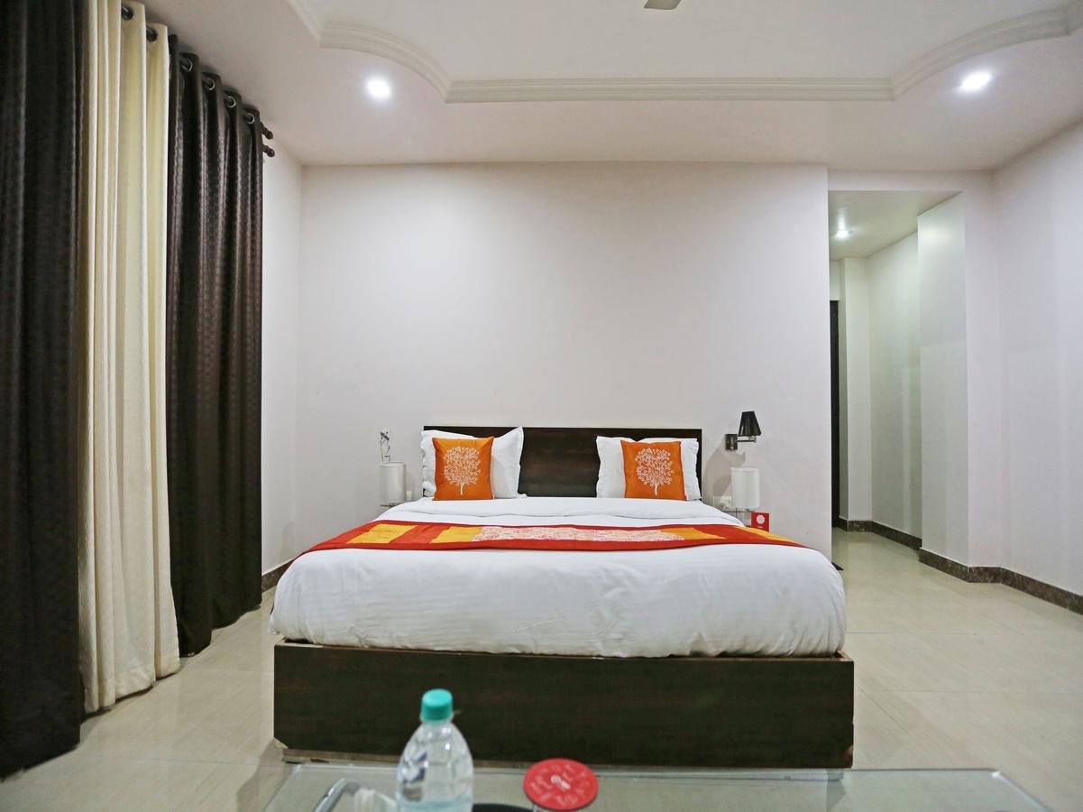 Oyo 4635 Sheetal Hotel Haldwāni Exterior foto