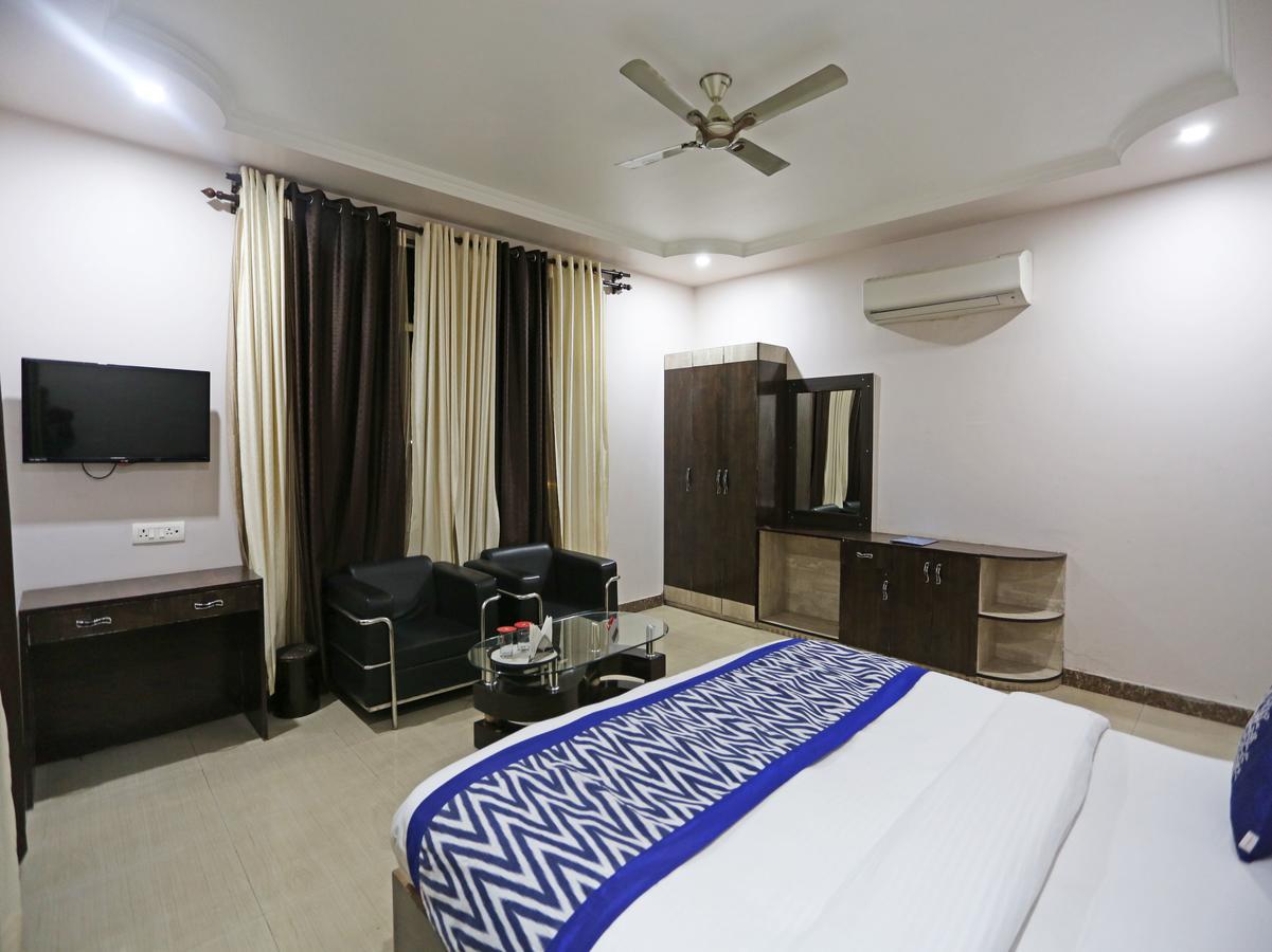 Oyo 4635 Sheetal Hotel Haldwāni Exterior foto