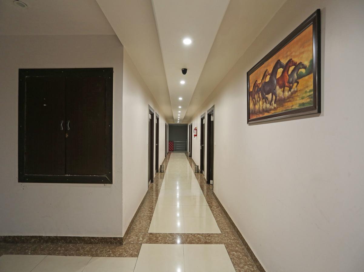 Oyo 4635 Sheetal Hotel Haldwāni Exterior foto