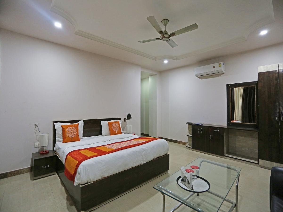 Oyo 4635 Sheetal Hotel Haldwāni Exterior foto
