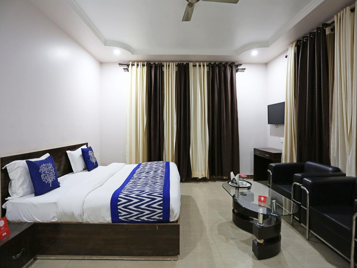 Oyo 4635 Sheetal Hotel Haldwāni Exterior foto