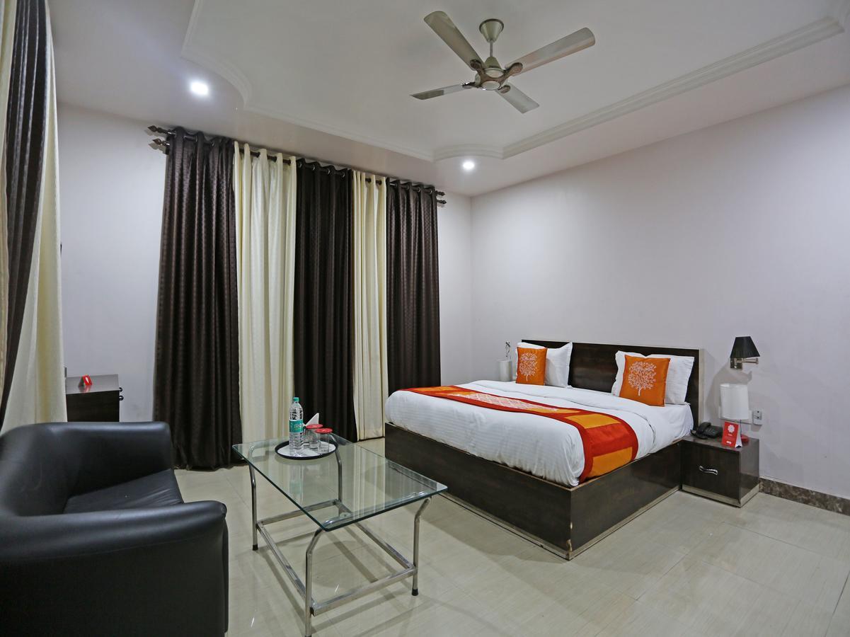 Oyo 4635 Sheetal Hotel Haldwāni Exterior foto